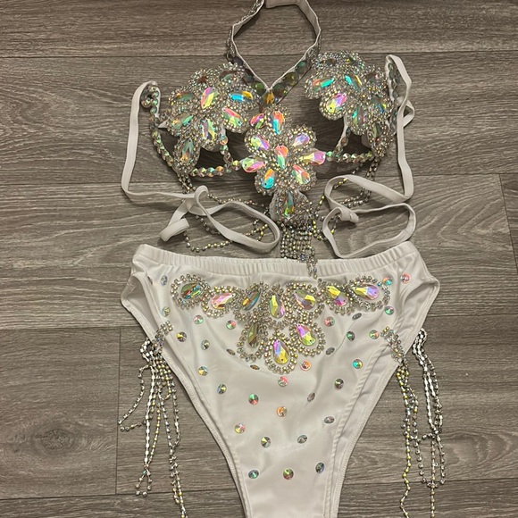 Embellished White “Fantasy” Rave Set - Picture 6 of 6